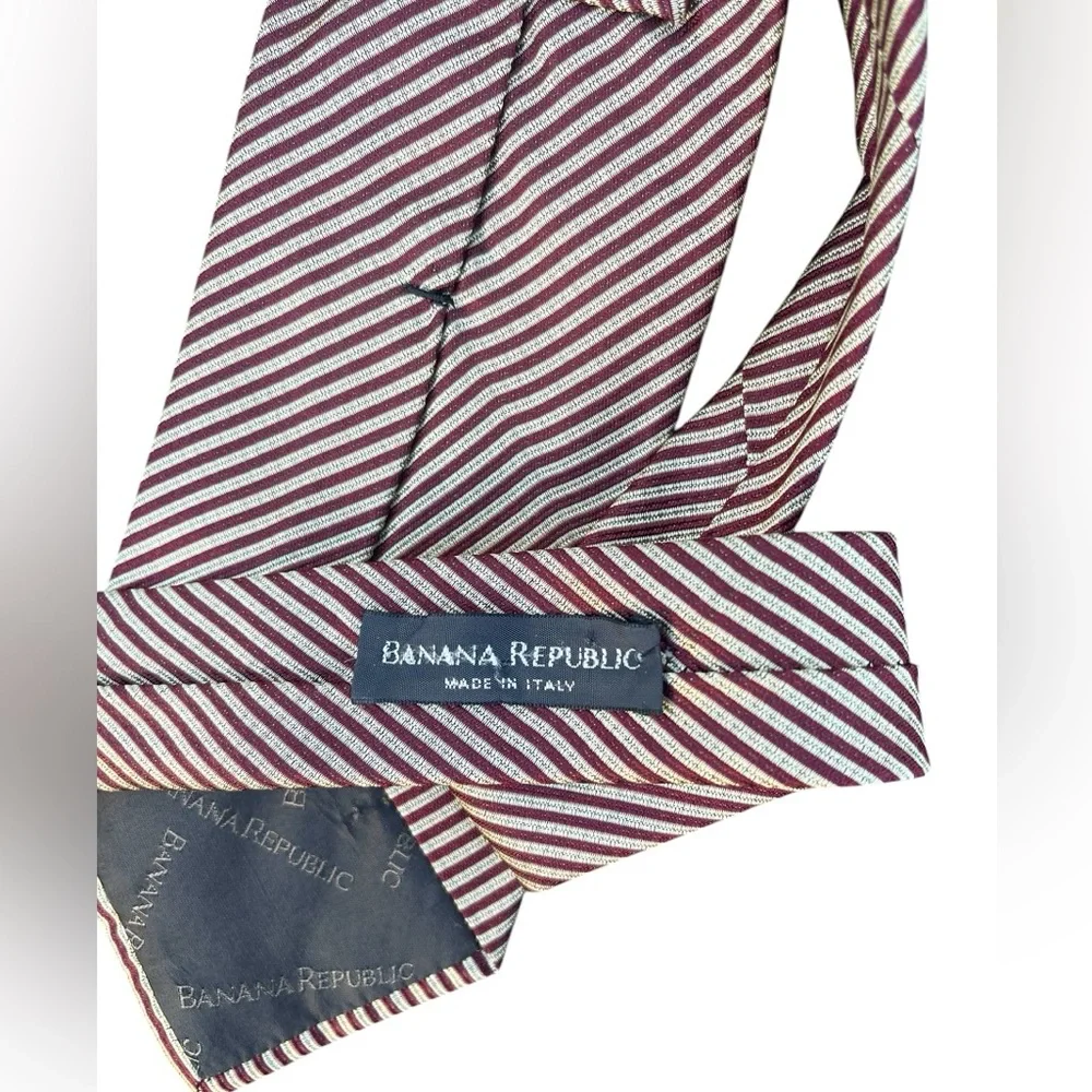 Banana Republic men’s necktie striped silk luxury logo preowned preppy